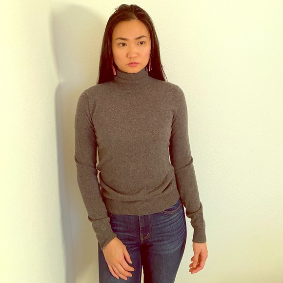 Ralph Lauren Sweaters - NWT cashmere gray Ralph Lauren turtleneck